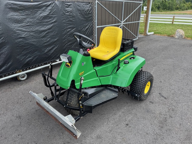 2018 John Deere 1200H Gas 3WD Bunker and Field Rake